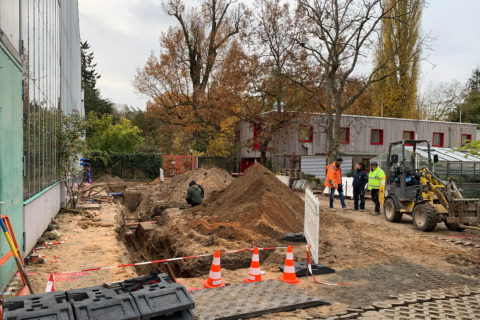 Vorbereitung der Baugrube für den Einbau von Zisterne und Rigole